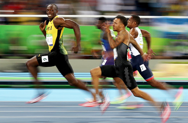 牙買加閃電Usain Bolt梗圖完美示範社交距離！網友：不愧是地表最速男人