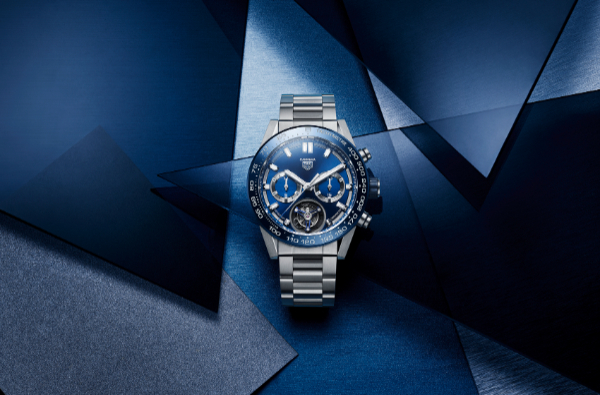 TAG Heuer泰格豪雅限量Carrera藍色陀飛輪腕錶  鈦金屬錶殼配藍錶面，演繹腕間的奢華新風貌