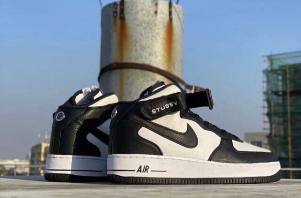 2022 年重點鞋款！Stüssy x Nike Air Force 1 Mid 全新聯名鞋款曝光，以細節完美詮釋黑白低調質感