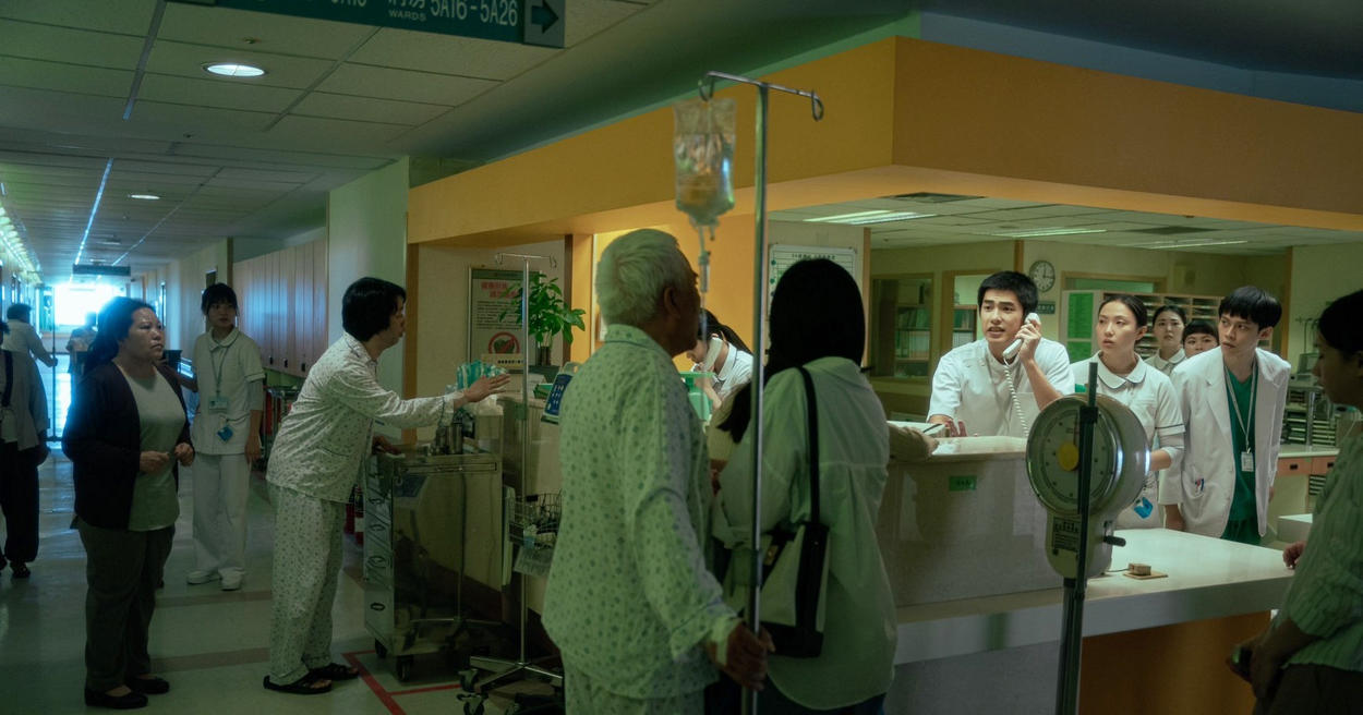 電影《疫起》拍攝醫院重塑20年前氛圍，導演大讚 王柏傑「詮釋內心掙扎讓人揪心」！