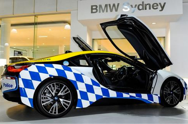 警察開跑車已經成為一股潮流啦！澳洲警隊BMW i8報到！