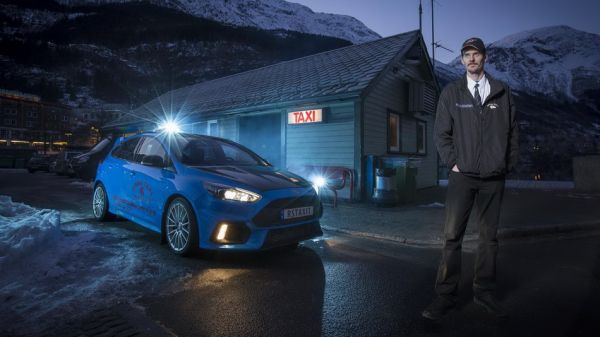 「瘋狂」計程車無誤！ 首輛Ford Focus RS「計程車」化身藍色閃電等您來搭乘