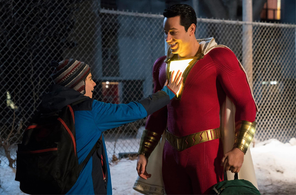 DC 宇宙新英雄《Shazam沙贊！》預告釋出，向《超人》克拉克和《自殺突擊隊》小丑女模仿致敬！