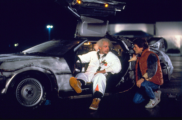 經典重現！時隔 33 年《回到未來》演員重新聚首，Marty McFly 和 Doc Brown 的冒險好令人懷念啊！