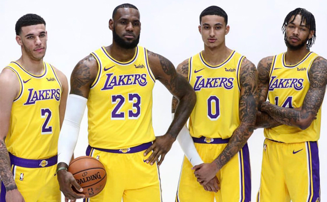 NBA 新賽季各隊定裝照：勇士五虎天團陣容太華麗，詹姆斯黃金龍袍加身超霸氣！