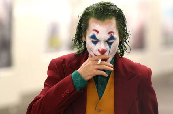 新一代《小丑》拍攝現場直擊！Joker現身紐約地鐵嚇壞眾人引發暴動
