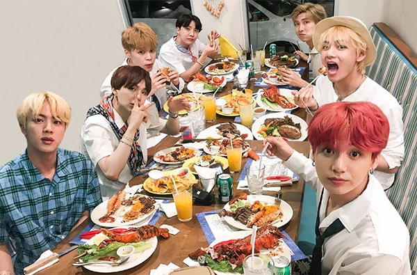 會吃的男人特迷人？網上瘋傳：BTS防彈少年團 會成功的理由都在「餐桌」上！