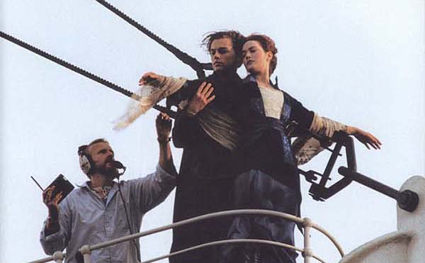 導演，你入鏡了！鐵達尼號、回到未來，經典電影原來這樣拍！