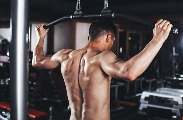 【背肌訓練】一組啞鈴就能操爆你的8種背肌健身動作！