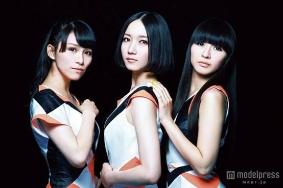 媲美少女時代 日系電音團體perfume 美腿性感勾魂 Manfashion這樣變型男