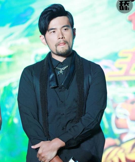 前陣子蓄鬍的周杰倫，口字鬍造型引起不小話題