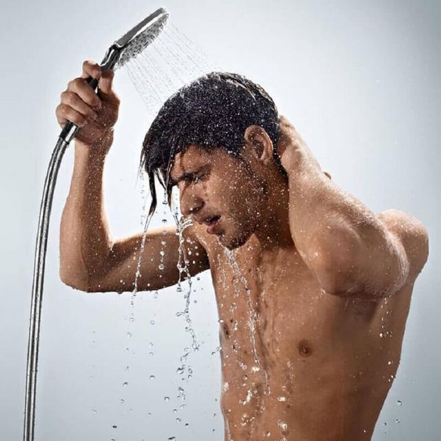 沒來由的瘋狂掉髮?6個導致禿頭的壞習慣,再不改掉當心頭髮掉光光!