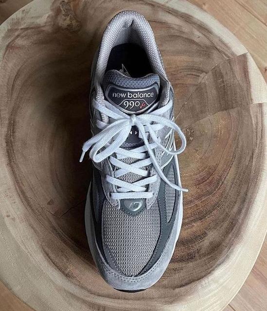 經典永不退流行！New Balance 990v6 上腳圖輯曝光，首發「元祖灰」鞋頭必收！