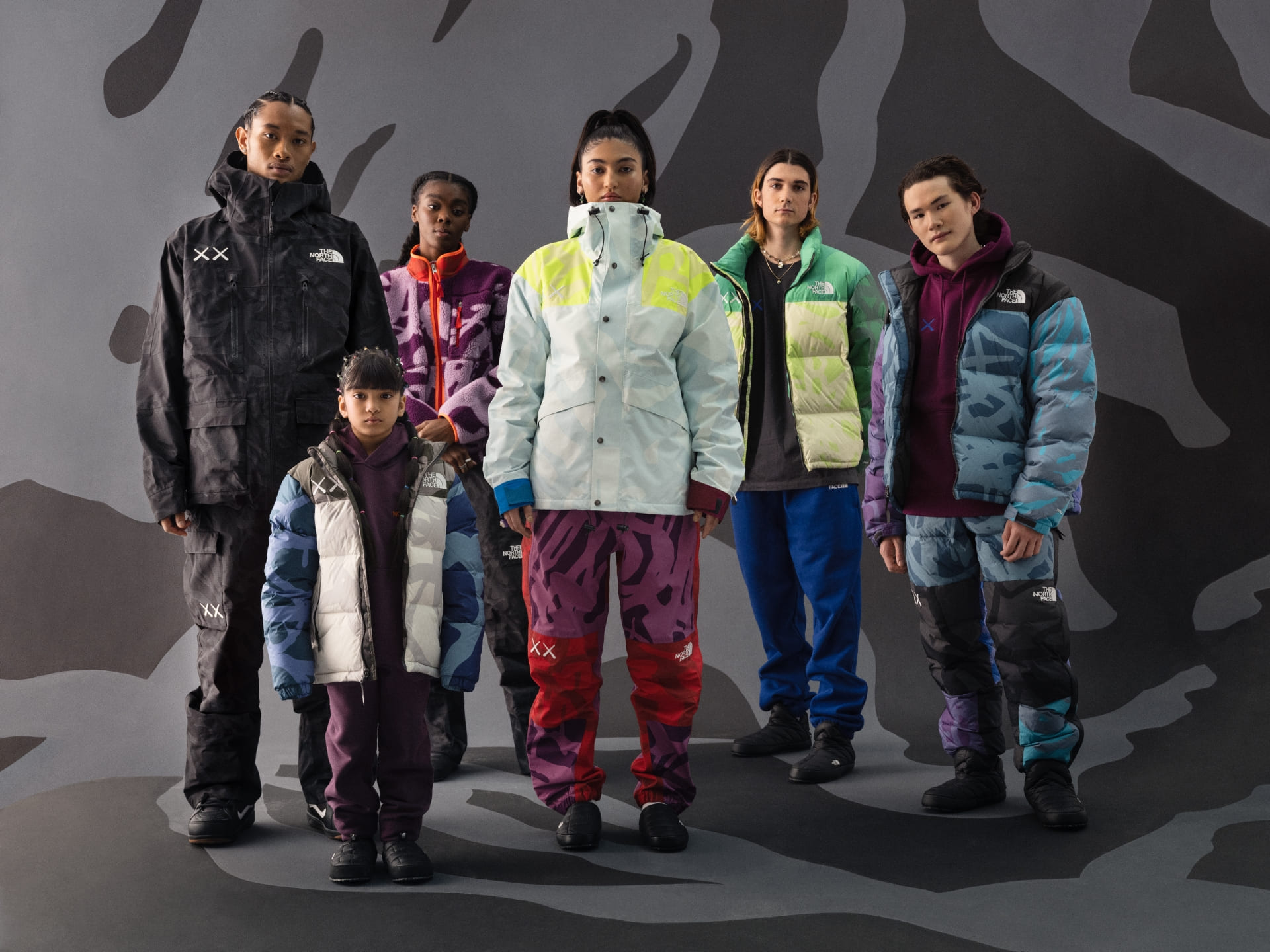 The North Face XX KAWS聯名全系列公開！羽絨外套、帽T必收，連配件也