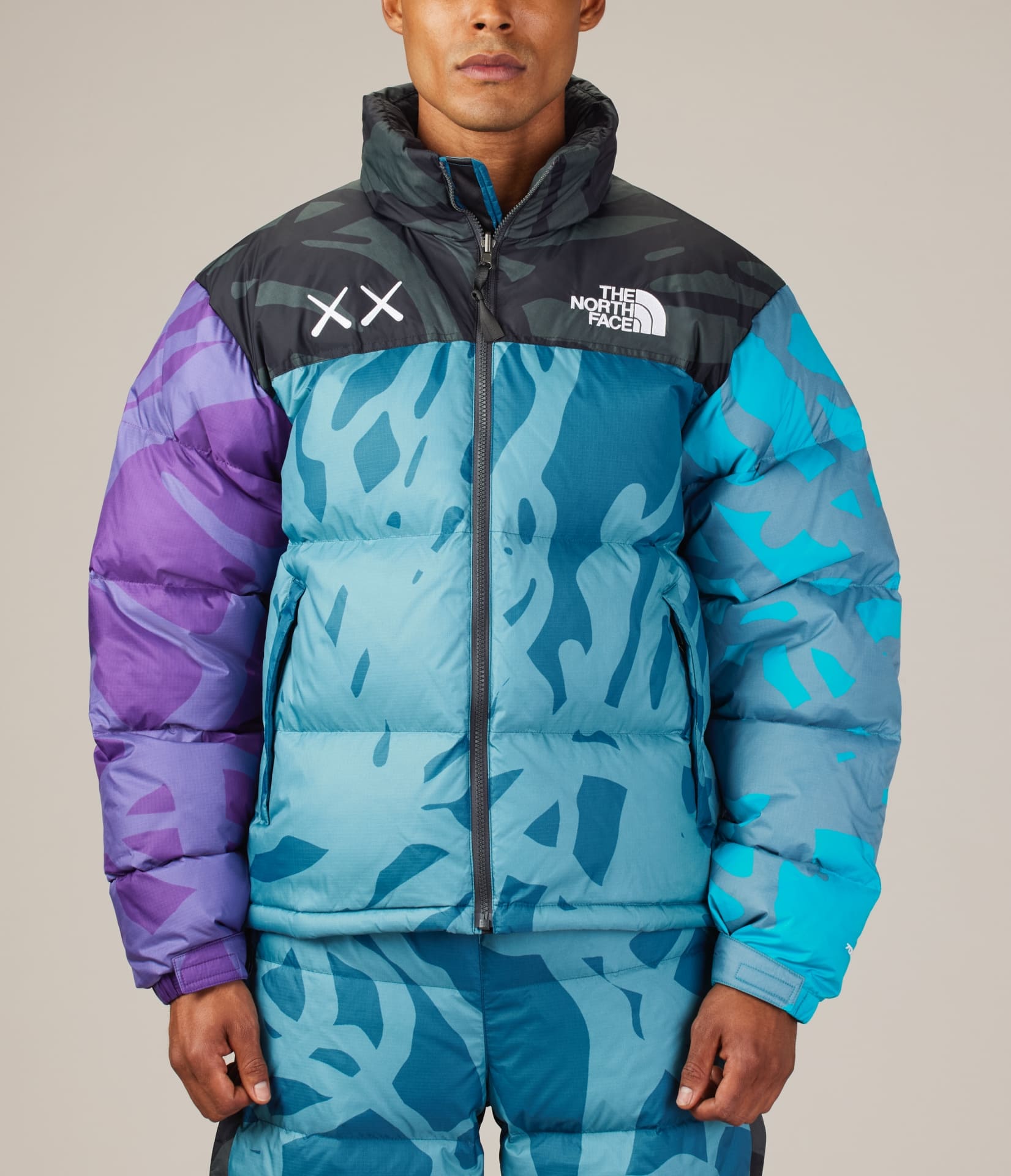 The North Face XX KAWS聯名全系列公開！羽絨外套、帽T必收，連配件也