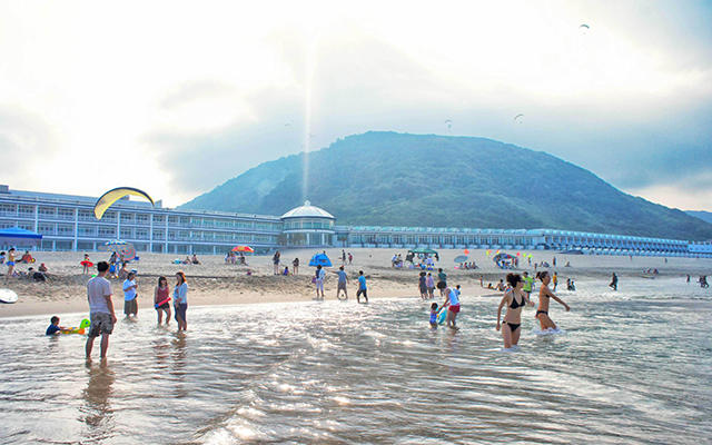 夏天就是要玩水!北台灣 6 處「絕美沙灘」旅遊推薦,大方秀出好身材吧!