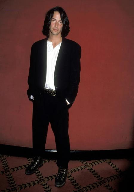 冷酷殺神基努李維教你「極簡時尚」：皮衣加牛仔褲不會錯！ 